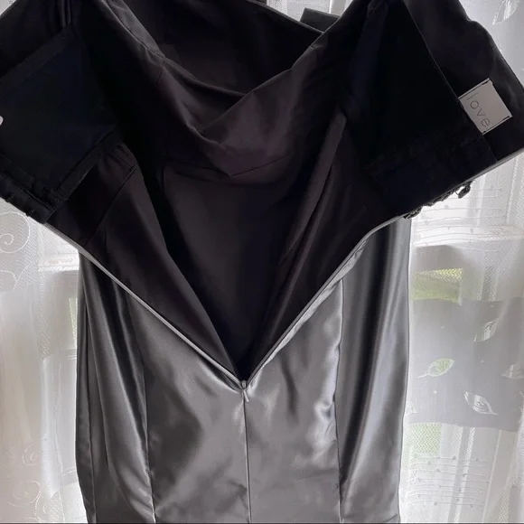 Love Gown mermaid style, worn once—- Needs to be dry cleaned to remove stain - Picture 9 of 10